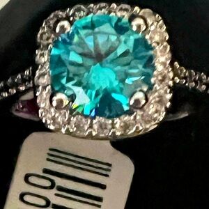 Women’s turcoise gemstone ring with crystal diamonds